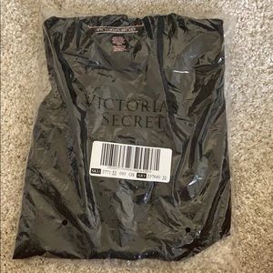 Victoria’s Secret Robert new in pkg